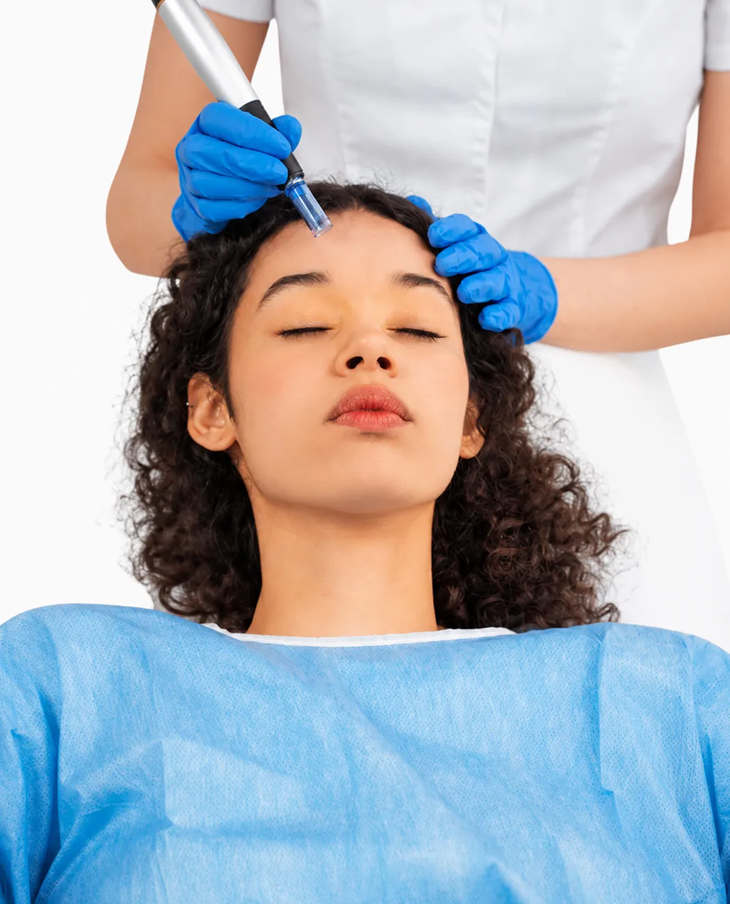 How is HydraFacial treatment performed?